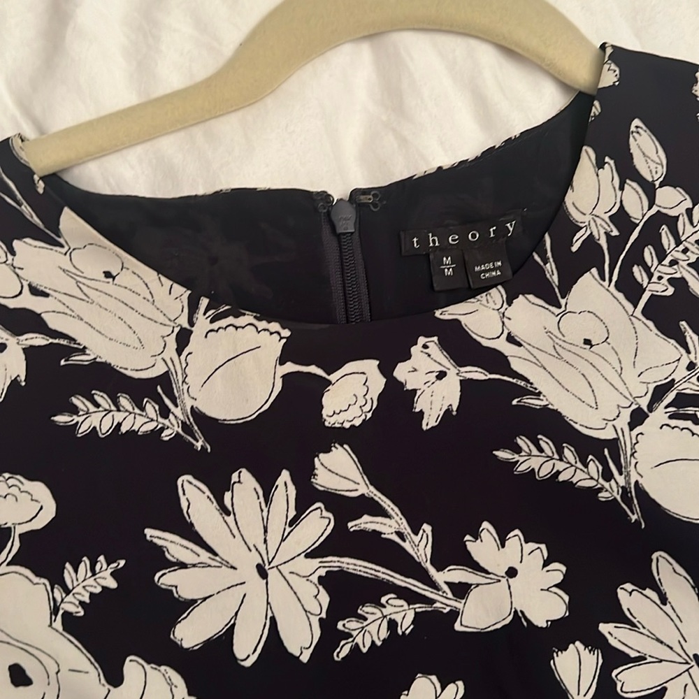 Theory navy and white tank blouse. Size M. - Picture 2 of 4